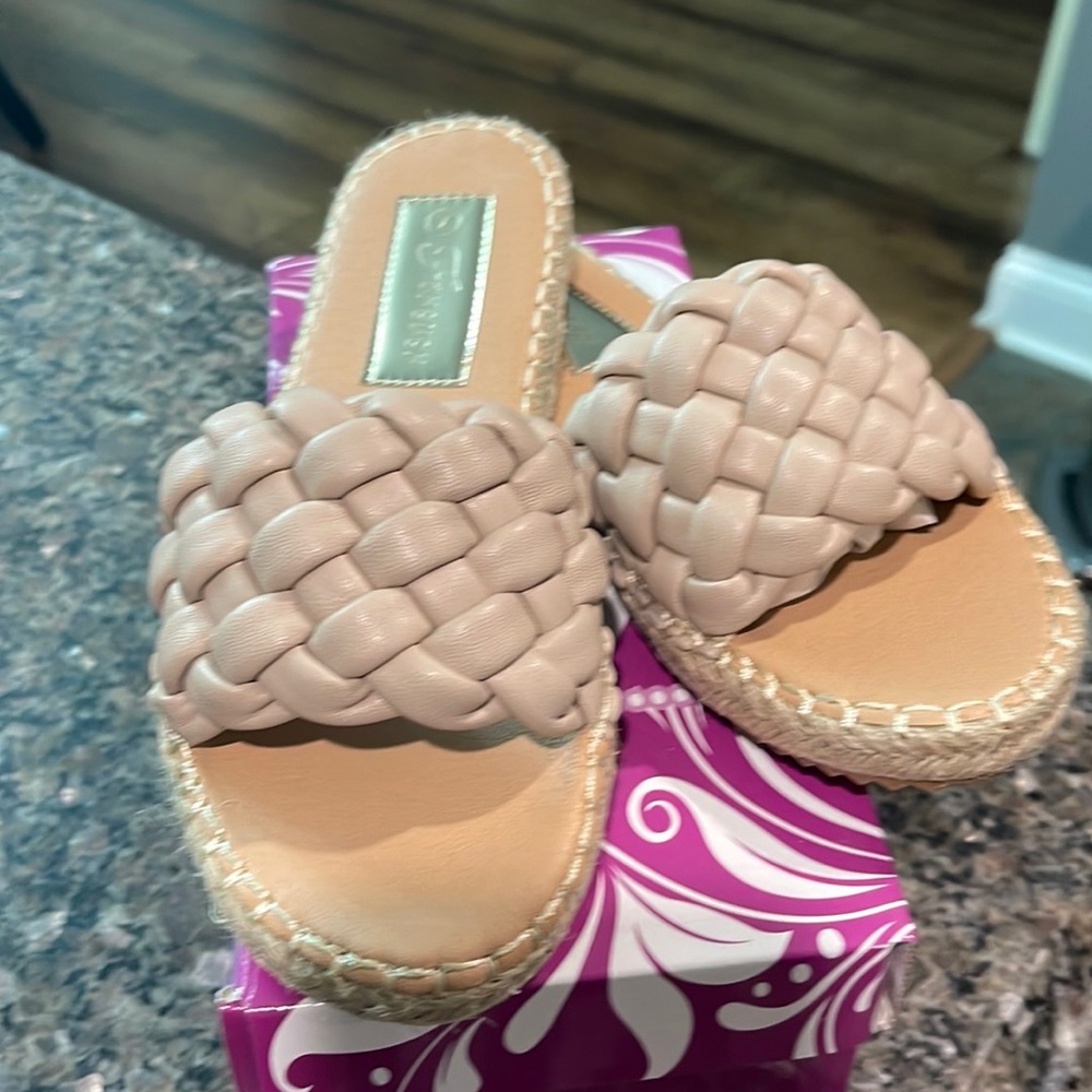 Forever Brand size 7 Brand New Never Wore